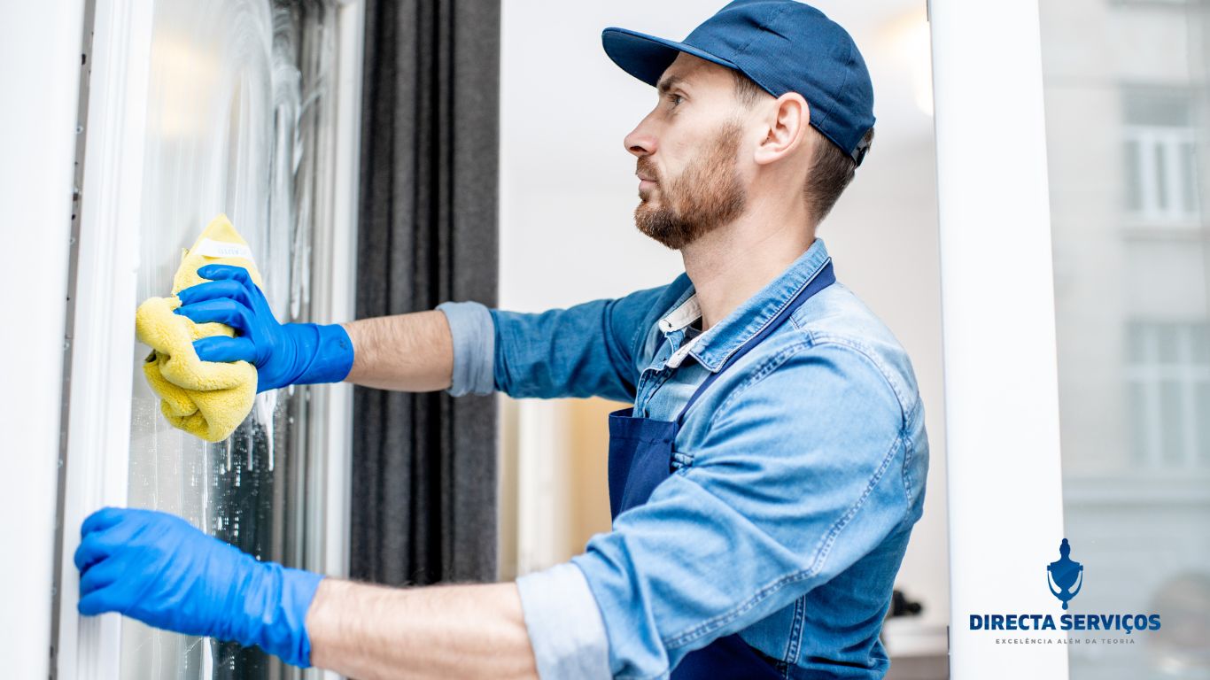 Manter ambientes limpos é uma necessidade básica em condomínios, escritórios, escolas e comércios. Mas você sabia que não se trata apenas de "parecer limpo"? A frequência correta da limpeza tem impacto direto na saúde, na segurança e na imagem do local. E o melhor: quando bem planejada, evita desperdícios e retrabalho.